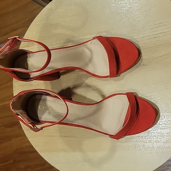 Red Sandals - Picture 2 of 4